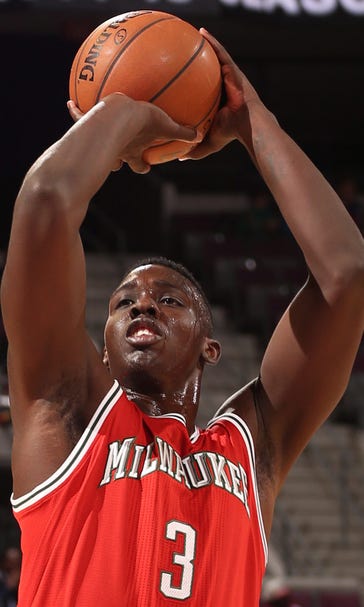 Rookie O'Bryant could boost suddenly-thin Bucks frontcourt